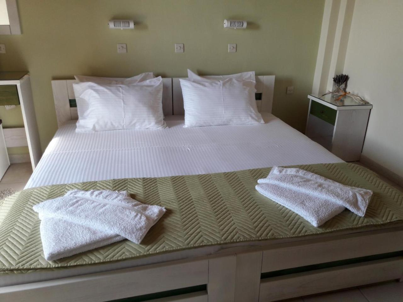 Epi Apartments ลูร์ดฮาตา ภายนอก รูปภาพ